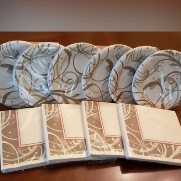 (New) Creative Converting Paper Dinner Napkins and Plates in Elegant Gold - Picture 1 of 4